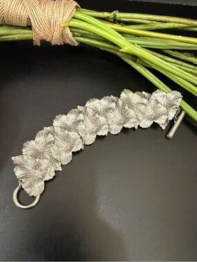 Vintage Unsigned Silver-tone Caladium Leaf Articulated Leaves Bracelet